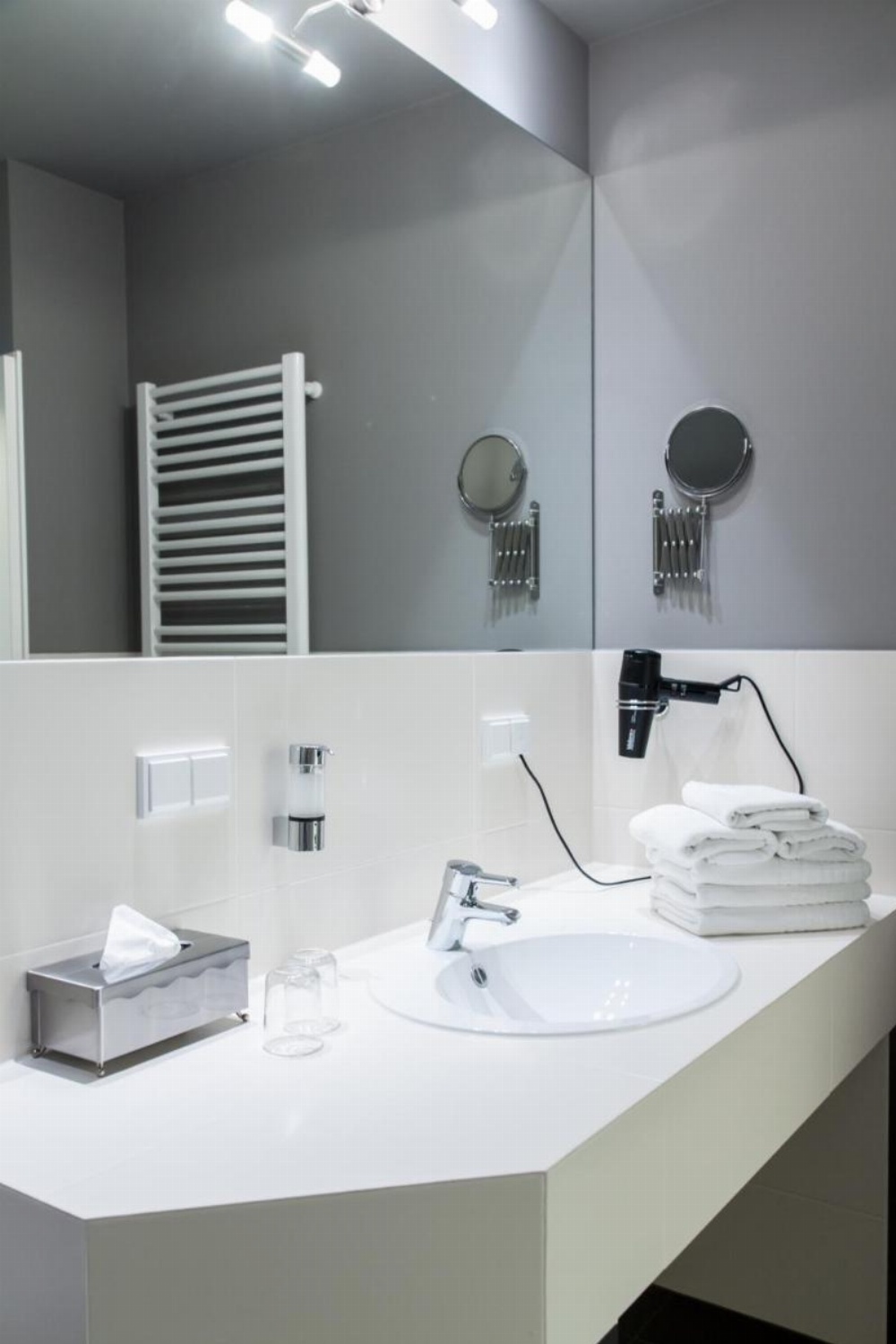 Room image 4